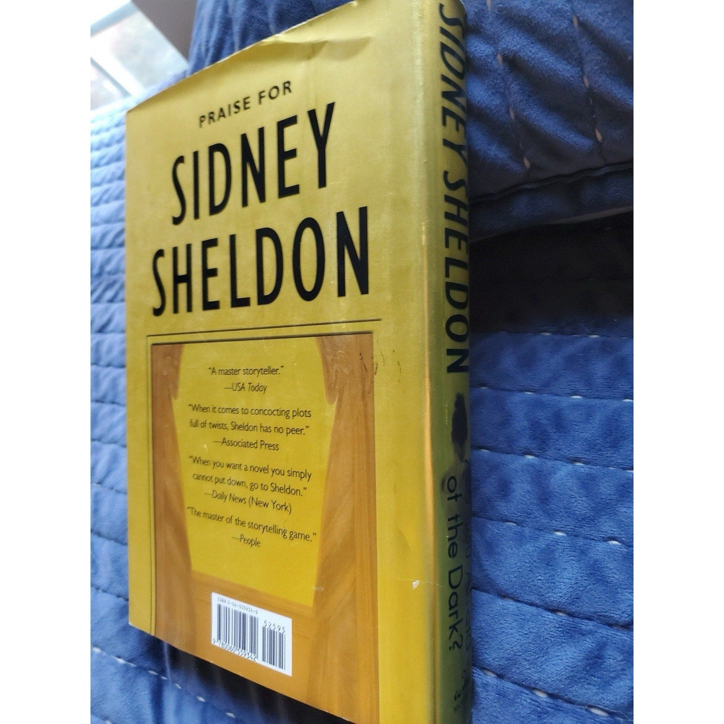 Are You Afraid of the Dark ? Sidney Sheldon First Edition Hardcover 2004 - Humphrey's Book Den