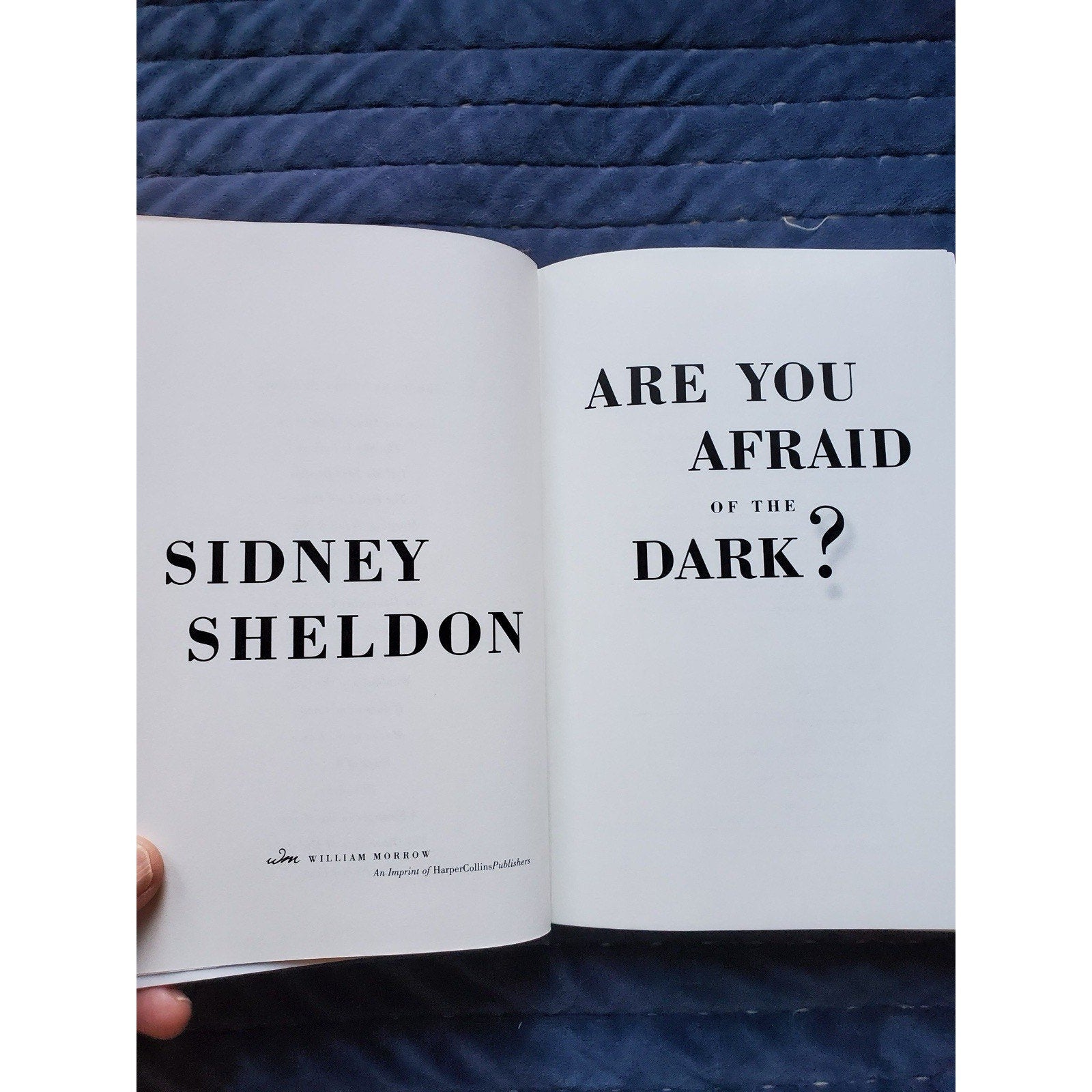 Are You Afraid of the Dark ? Sidney Sheldon First Edition Hardcover 2004 - Humphrey's Book Den